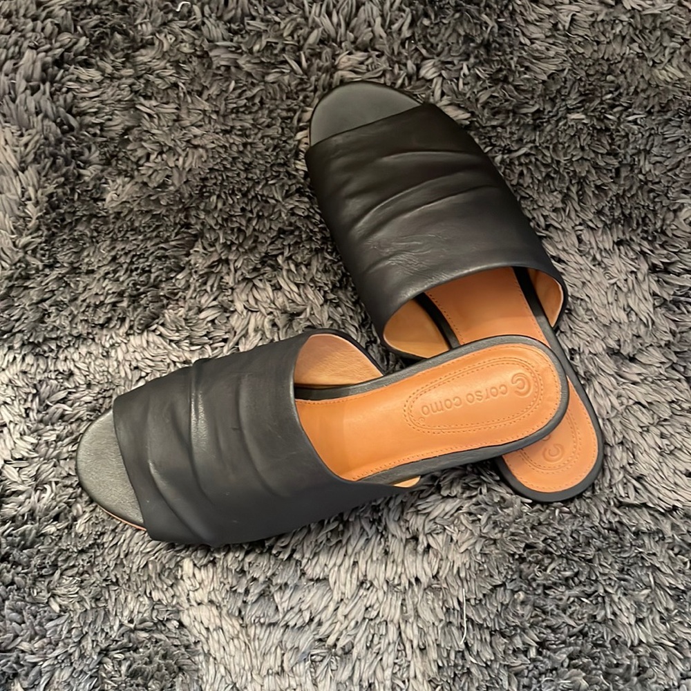 Corso Como Beachhaven Slide Sandal Black 7. No rips or tears. Perfect condition